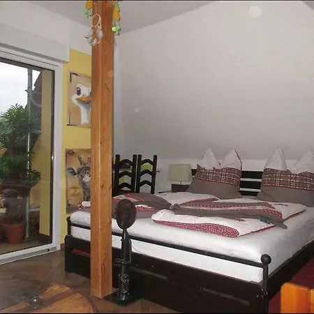 Am Wasserturm Апартаменты Хоэн-Нойендорф